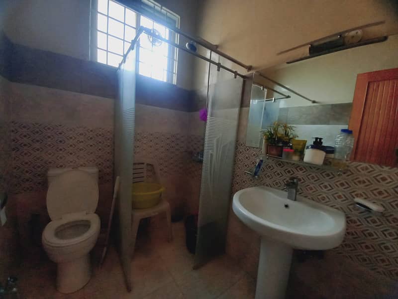 10 marla slightly use corner double unit beautiful bungalow for sale in DHA phase 1 lahore 5