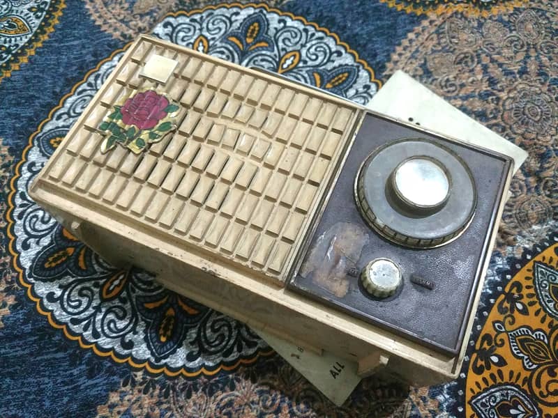 Transistor Radio (Since: 40+ Years Old) 1