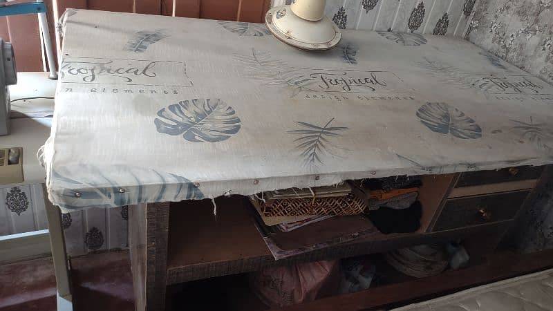 beautiful table for Sale 2