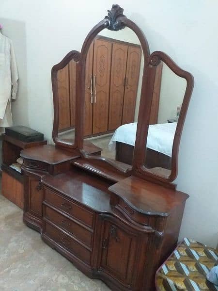Dressing table (Contact No: 03322484816) 1