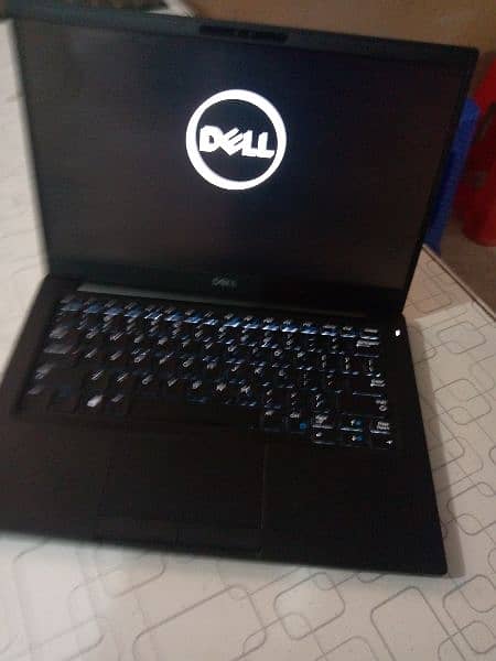 Dell 7390 1