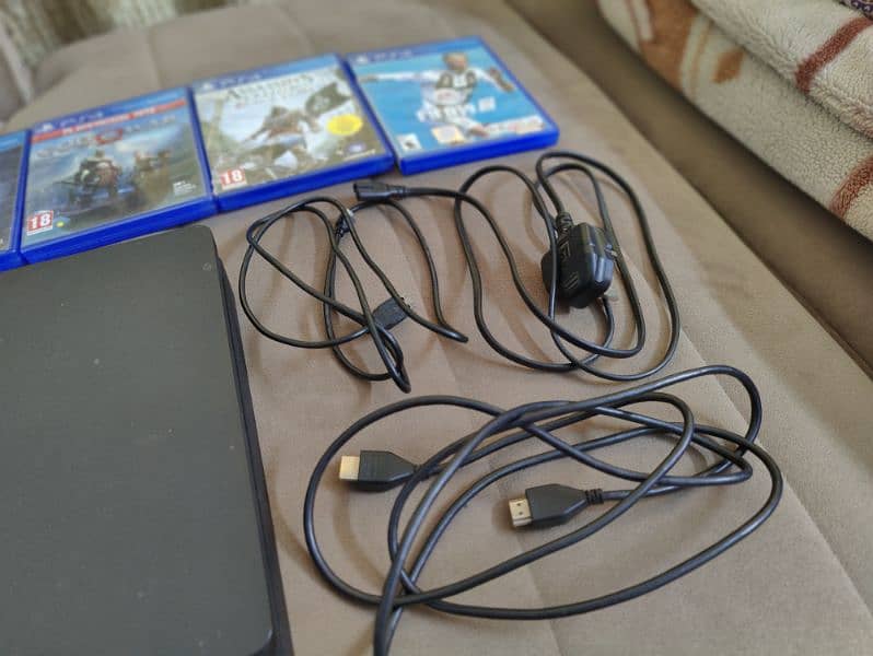 Sony PS4 Slim 500 GB+02 Controllers+09 DVDs 2