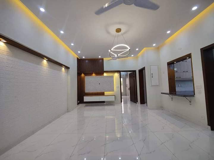 Get This Amazing 10 Marla Upper Portion Available In Bahria Town Phase 8 12