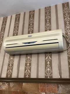 SG 1-Ton Air Conditioner in Good Condition