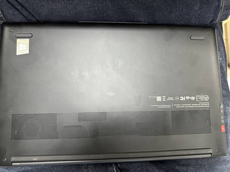 Lenovo IdeaPad Slim 9i Laptop in Good Condition 3