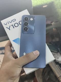 vivo y100 8 gb 256 gb just 2sy 3 days used complete box brand new cond