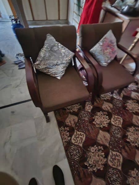 sofas in good condition for sell 2