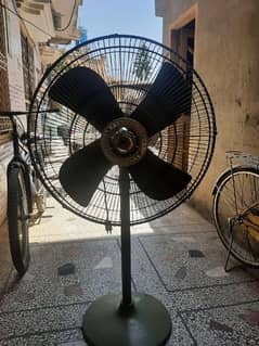 Table fan in good condition