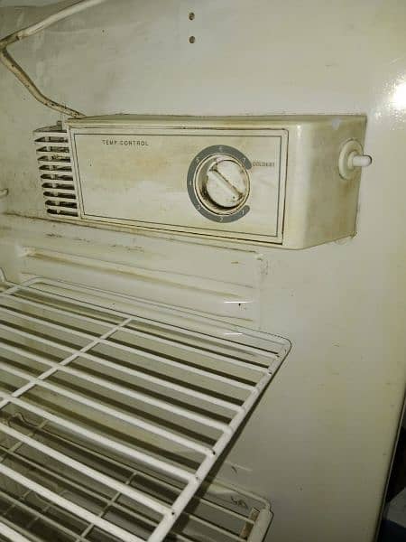 Refrigerator available in Good Condition 3