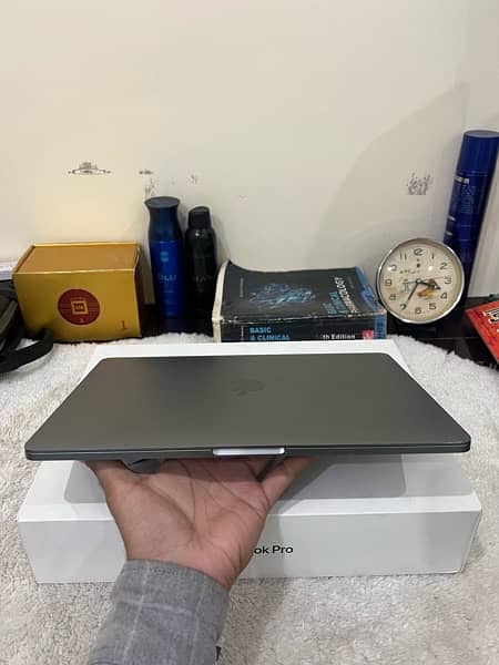 MacBook Pro 2019 13inch 1