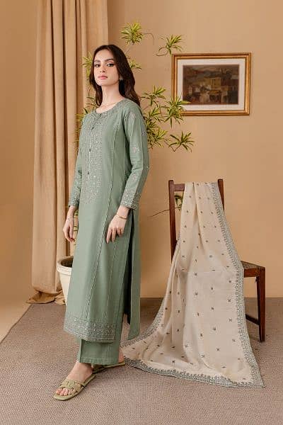 Luxury Lawn with Embroidered Dupatta 5