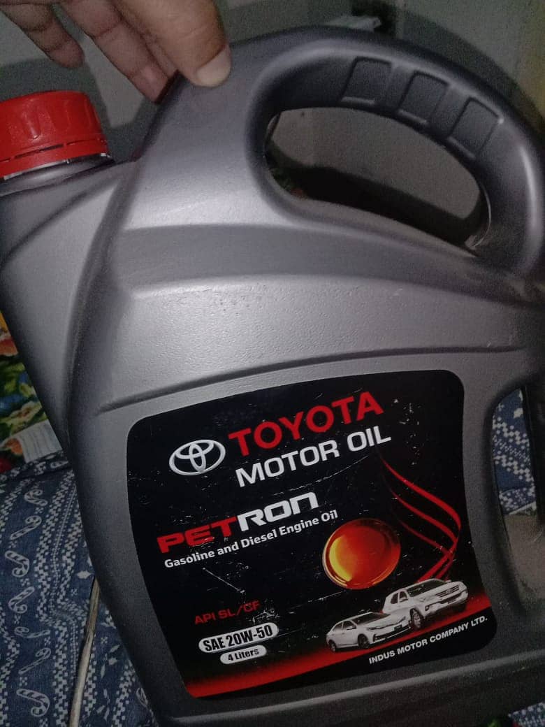 Origional Toyota Engine Oil in Very Cheap Price 1