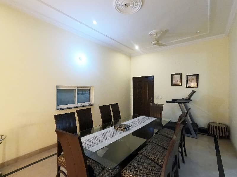 Investors Should Sale This House Located Ideally In Punjab Govt Employees Society 10