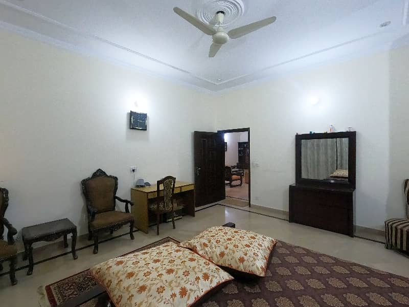 Investors Should Sale This House Located Ideally In Punjab Govt Employees Society 20