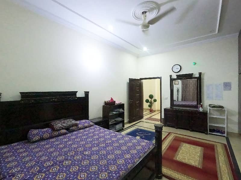 Investors Should Sale This House Located Ideally In Punjab Govt Employees Society 23
