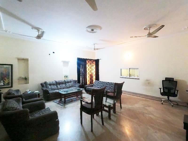 Investors Should Sale This House Located Ideally In Punjab Govt Employees Society 26
