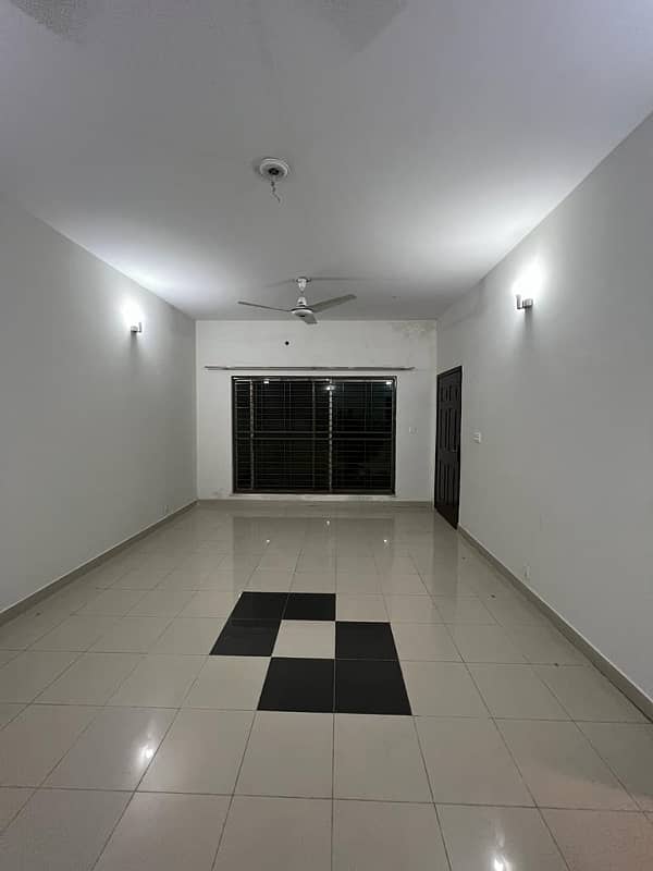 Ideal Location 10-Marla 03-Bedroom House for Rent in Sector-E, Askari-10, Lahore 4