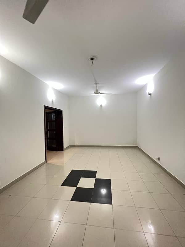 Ideal Location 10-Marla 03-Bedroom House for Rent in Sector-E, Askari-10, Lahore 5