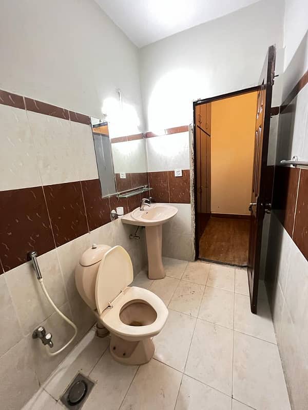 Ideal Location 10-Marla 03-Bedroom House for Rent in Sector-E, Askari-10, Lahore 15