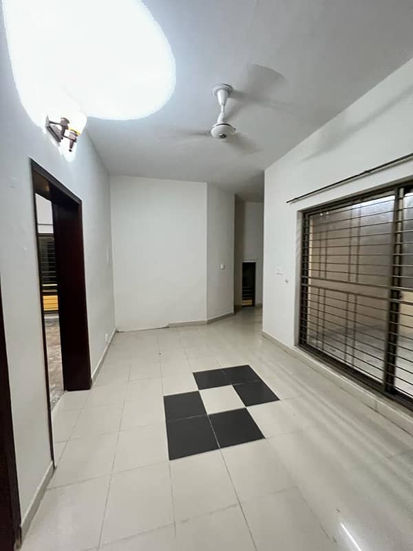 Ideal Location 10-Marla 03-Bedroom House for Rent in Sector-E, Askari-10, Lahore 17