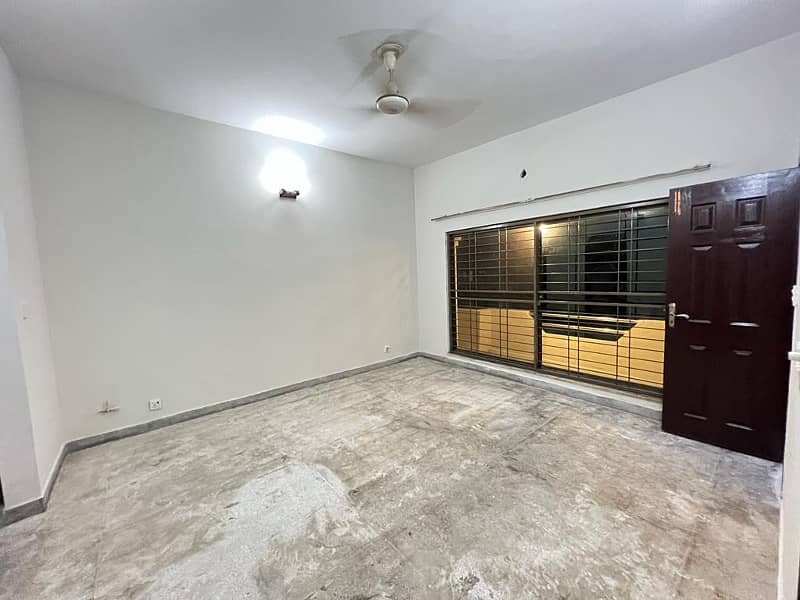 Ideal Location 10-Marla 03-Bedroom House for Rent in Sector-E, Askari-10, Lahore 24