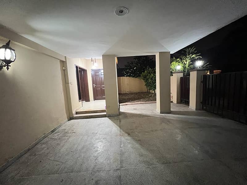 Ideal Location 10-Marla 03-Bedroom House for Rent in Sector-E, Askari-10, Lahore 27