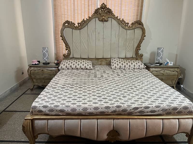 sheesham carving bed with side tables, dressing table, sette 4