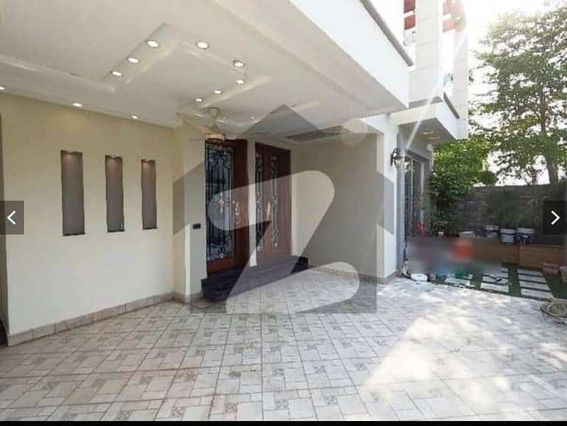 Get an attractive House near to Park in Tariq Garden 3