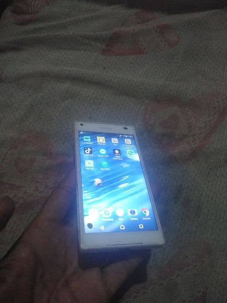 Sony z5 Xperia. 2gb 32gb with finger. . pta approved 5