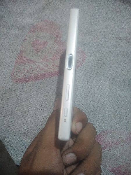 Sony z5 Xperia. 2gb 32gb with finger. . pta approved 9