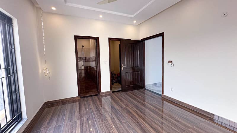 5 Marla Luxury Brand New House For Sale In Dream Garden, Phase 1, Block A, Lahore. 9
