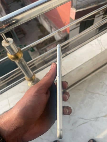 Iphone 7 plus total ganeuine condition  only serious people contact 1