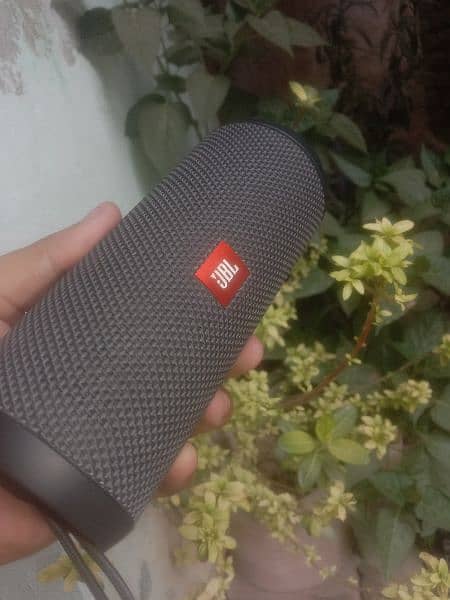 jbl flip essential 0