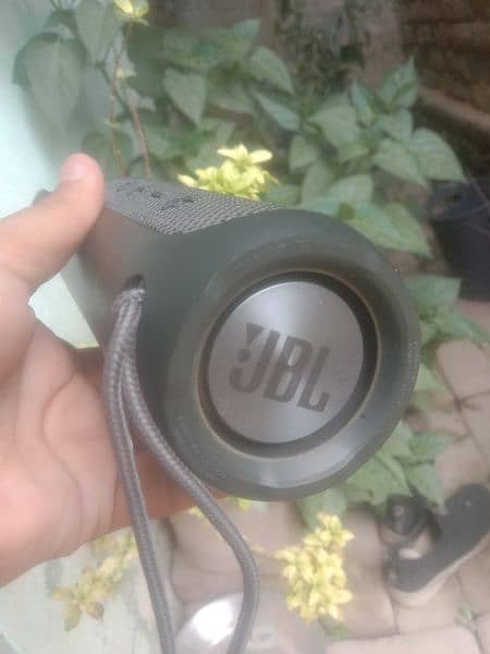 jbl flip essential 1