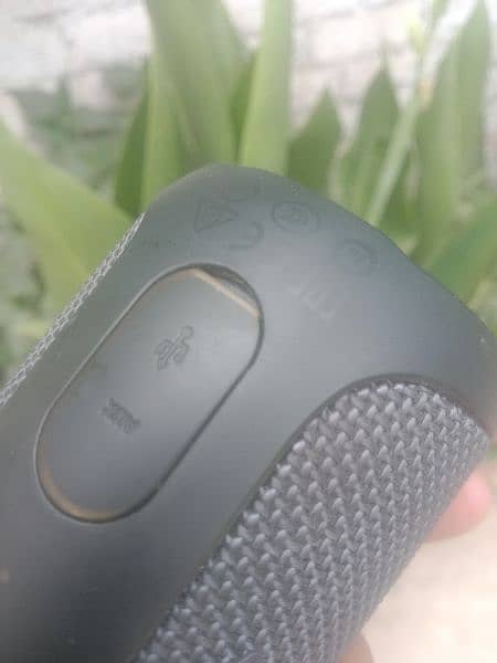 jbl flip essential 4