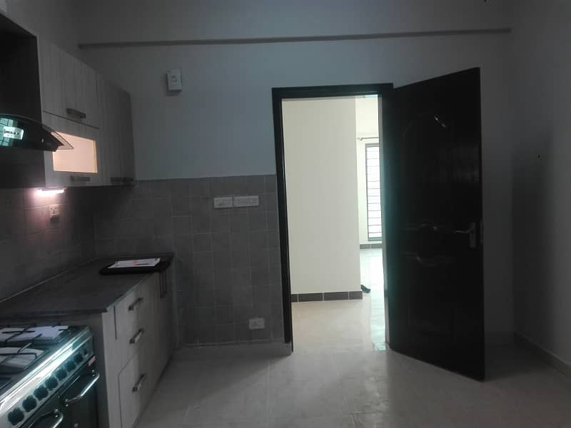 10 Marla 03 Bedroom Ground Floor Apartment Available For Rent In Askari 10 Sector-F Lahore Cantt 9