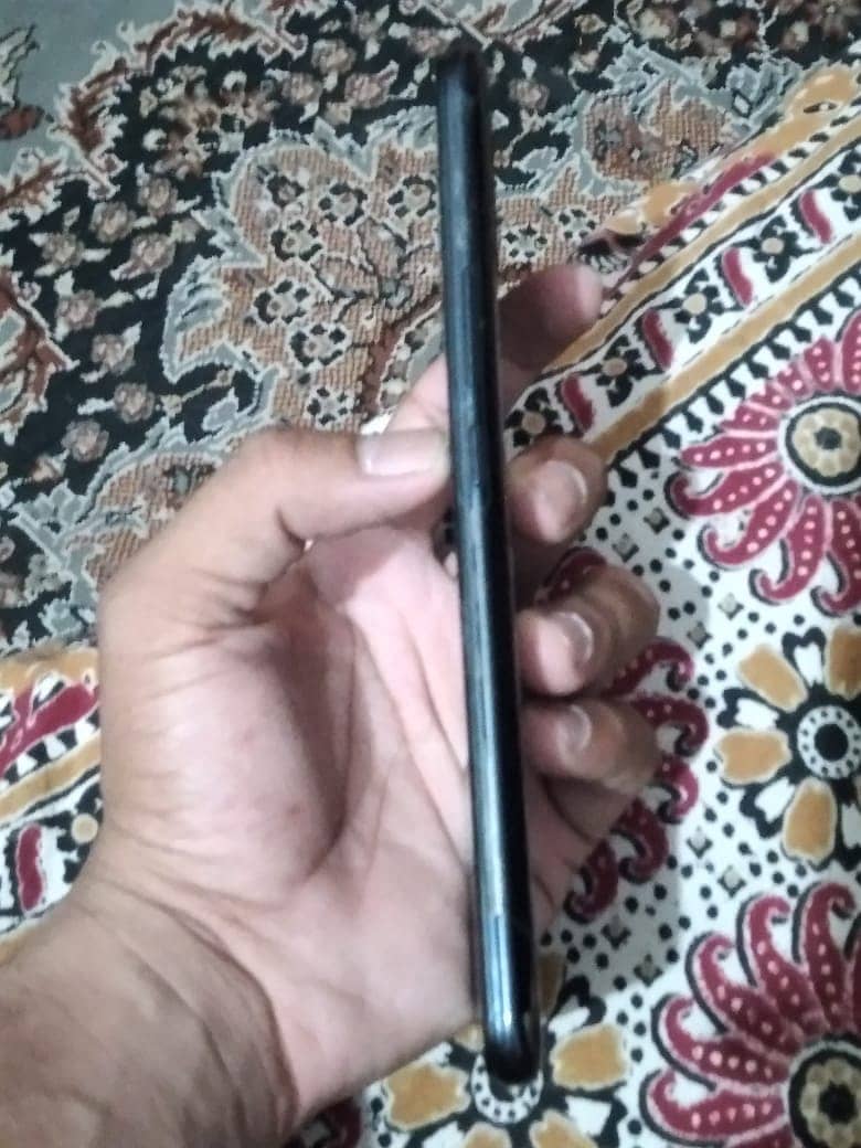 Infinix hot 9 play good condition with box 4GB ram 64GB room 1