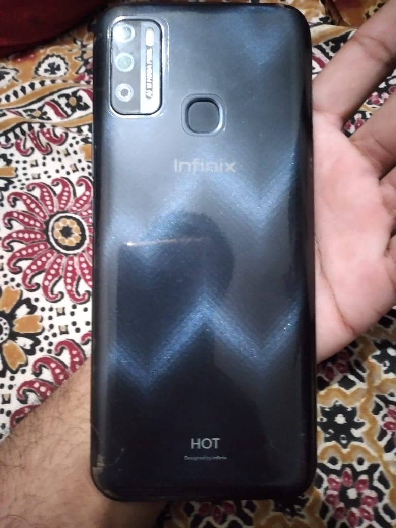 Infinix hot 9 play good condition with box 4GB ram 64GB room 3