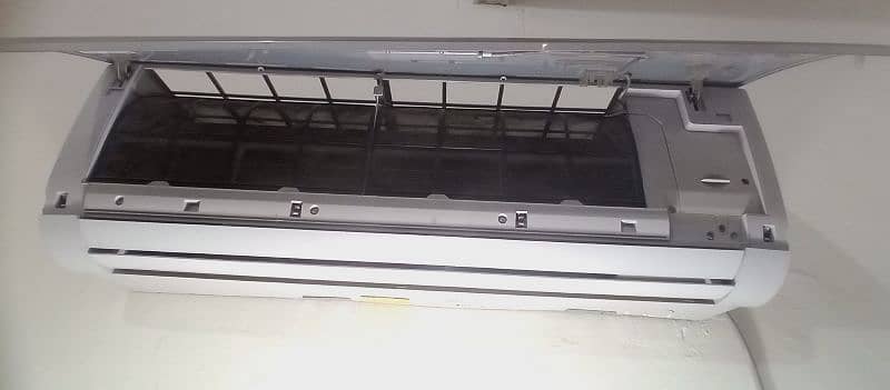 Hair ac 1.5 ton  good condition used only 7 month 1
