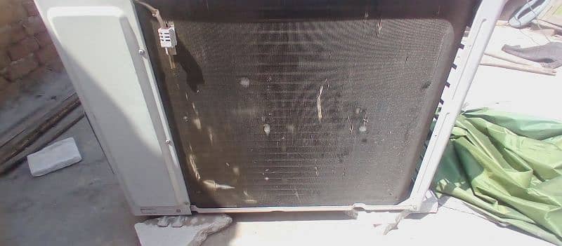 Hair ac 1.5 ton  good condition used only 7 month 4