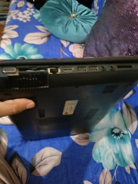 Hp Laptop 8 gb Ram 128 Gb SSD good battery timing 4