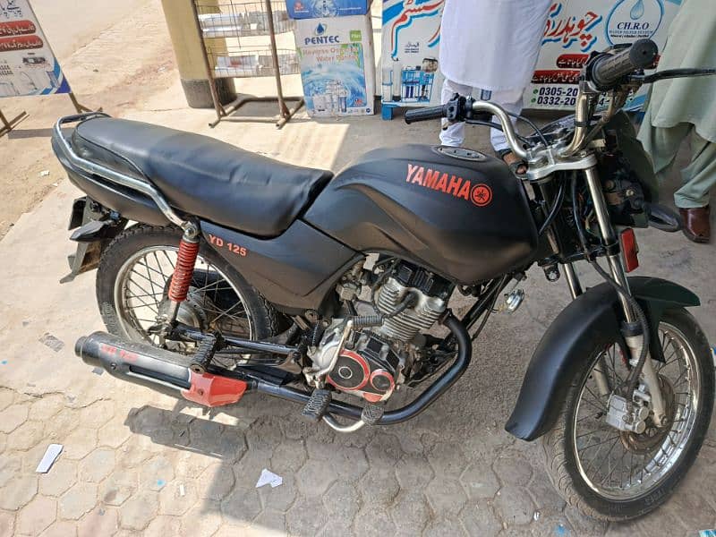 Yamaha ydl 125 or 5 gair wali sports bike hy road grip bohat achi hy 0