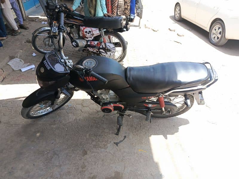 Yamaha ydl 125 or 5 gair wali sports bike hy road grip bohat achi hy 3