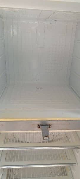 Malik Sons Refrigerator. Dawlance 9175 ML. Geniune Gas 2