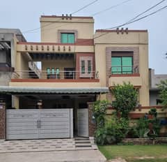Owner Build 10 Marla House For Sale In Wapda Town Lahore