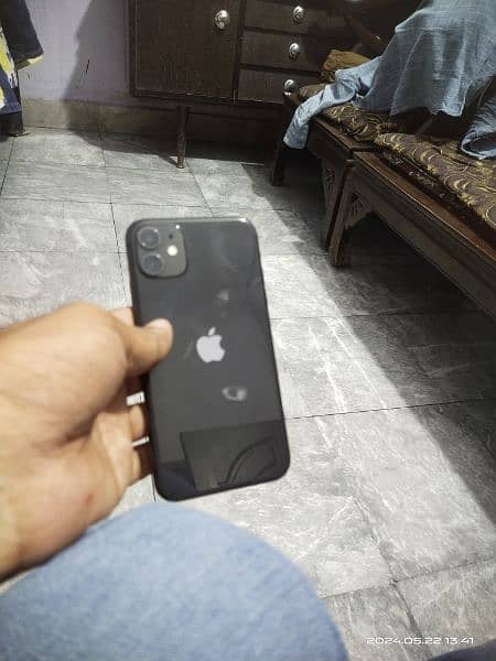 I phone 11 9by10 condition saaf phone h home use h 1