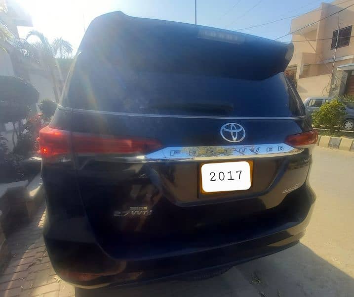TOYOTA FORTUNER 2017  - V -  4X4 - LOW MILEAGE 5