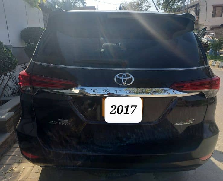 TOYOTA FORTUNER 2017  - V -  4X4 - LOW MILEAGE 6