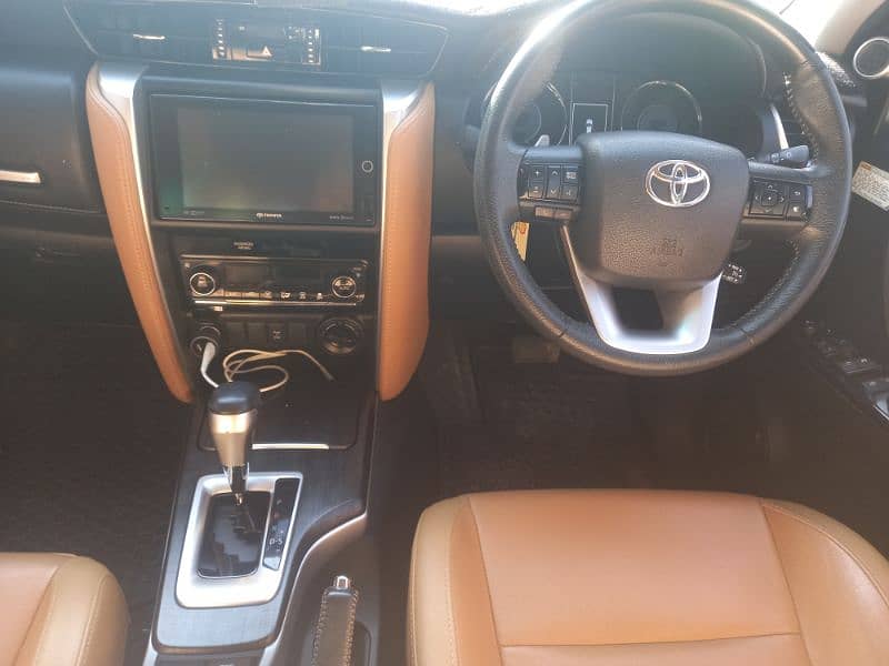 TOYOTA FORTUNER 2017  - V -  4X4 - LOW MILEAGE 11