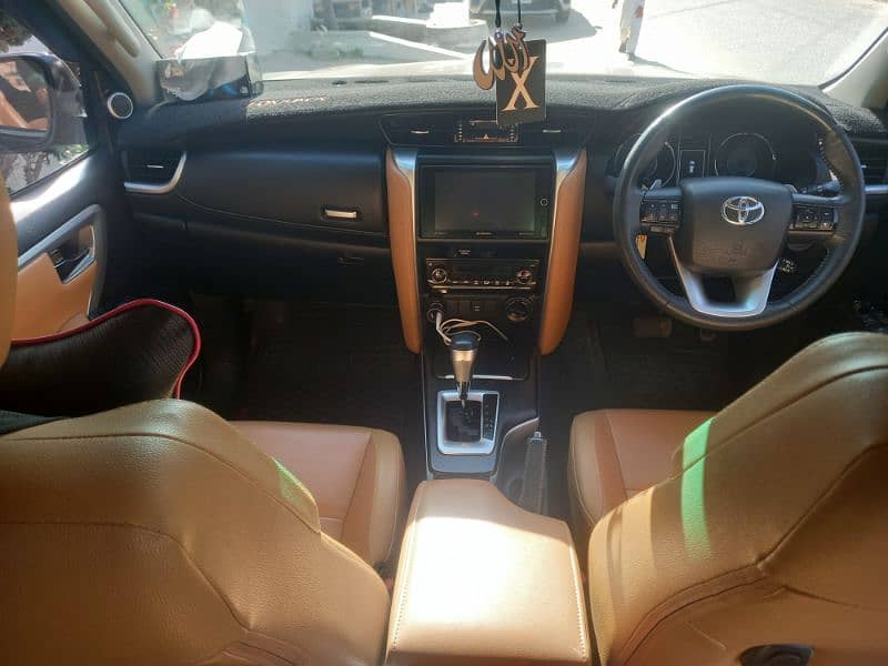 TOYOTA FORTUNER 2017  - V -  4X4 - LOW MILEAGE 12